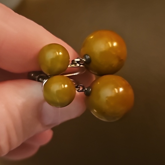 Vintage 1930s Marbled Olive Green Bakelite Screw-on Drop Earrings - Picture 7 of 7